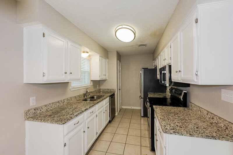 2,010/Mo, 6214 Big Springs Dr Arlington, TX 76001 Kitchen View