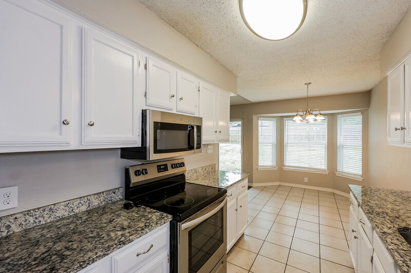 2,010/Mo, 6214 Big Springs Dr Arlington, TX 76001 Kitchen View 3