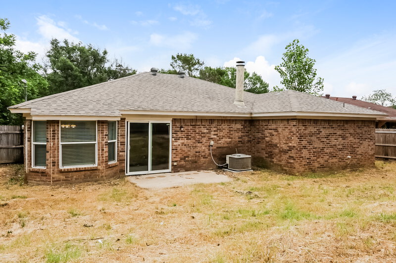 2,010/Mo, 6214 Big Springs Dr Arlington, TX 76001 Rear View