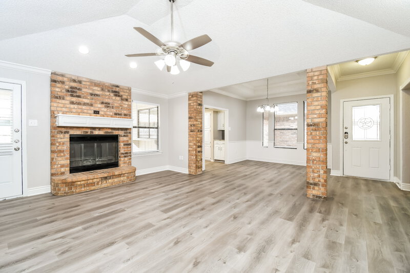 2,300/Mo, 4204 Rye Glen Dr Arlington, TX 76017 Living Room View 2