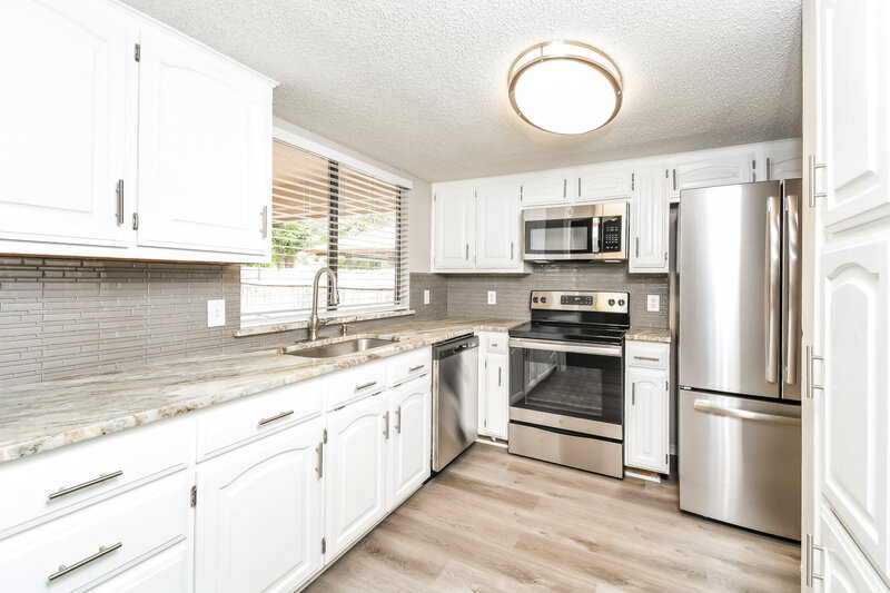 2,300/Mo, 4204 Rye Glen Dr Arlington, TX 76017 Kitchen View 2
