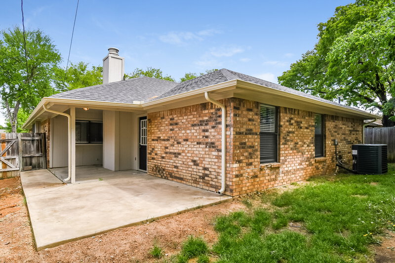2,300/Mo, 4204 Rye Glen Dr Arlington, TX 76017 Rear View