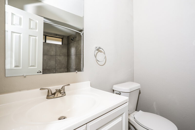 2,140/Mo, 4210 Glen Hollow Cir Arlington, TX 76016 Bathroom View