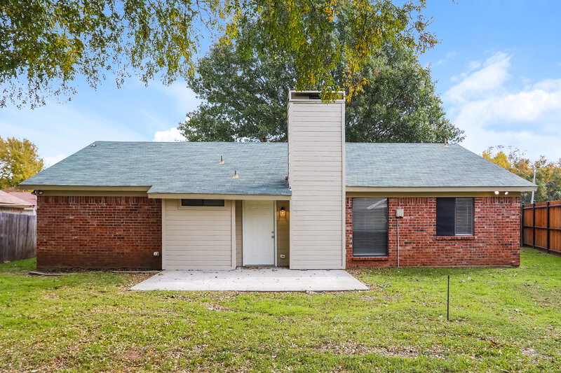 2,140/Mo, 4210 Glen Hollow Cir Arlington, TX 76016 Rear View