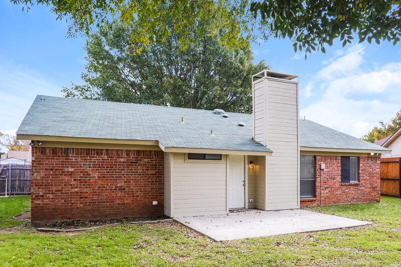 2,140/Mo, 4210 Glen Hollow Cir Arlington, TX 76016 Rear View 2