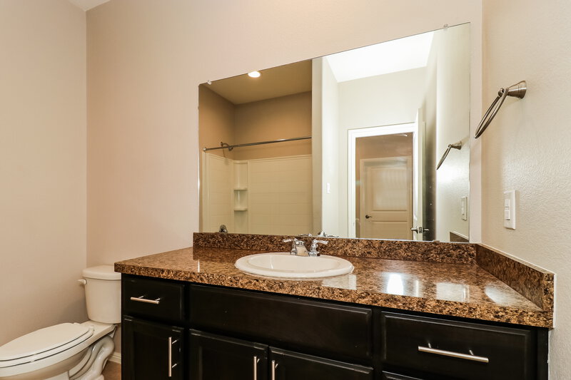 2,170/Mo, 9341 Herringbone Dr Fort Worth, TX 76131 Bathroom View