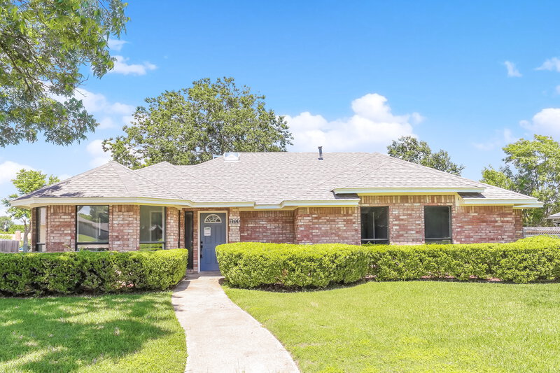 2,200/Mo, 1300 Sparrow Ct Desoto, TX 75115 External View