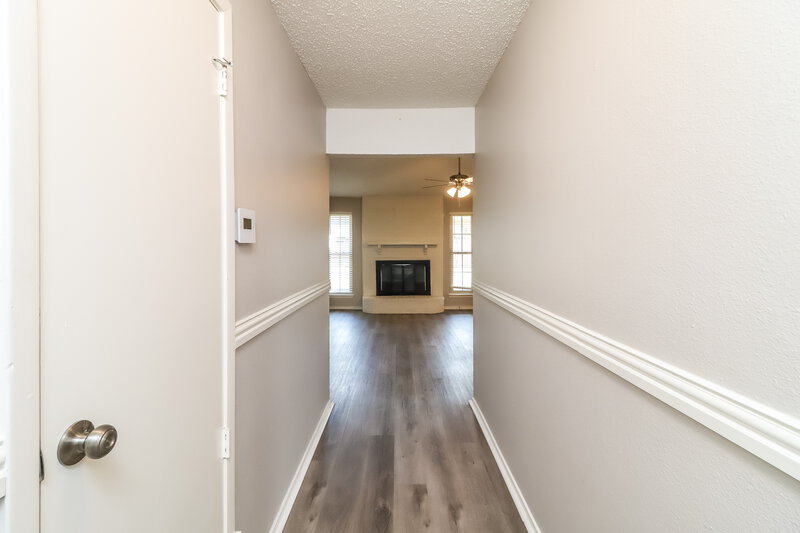 1,915/Mo, 508 Berkshire Ct Burleson, TX 76028 Foyer View