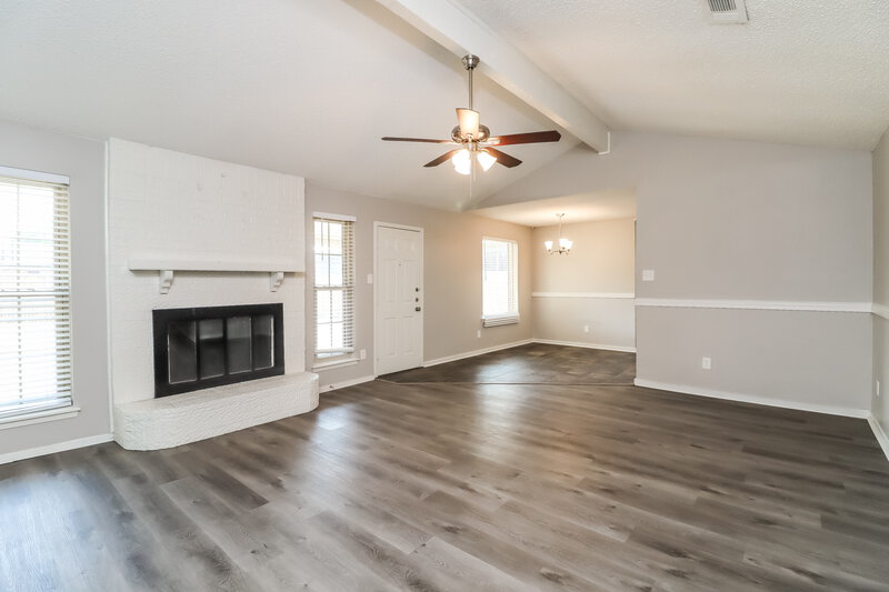 1,915/Mo, 508 Berkshire Ct Burleson, TX 76028 Living Room View 3