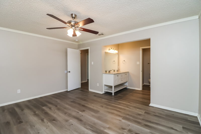 1,915/Mo, 508 Berkshire Ct Burleson, TX 76028 Main Bedroom View 3