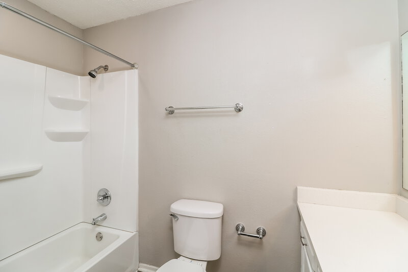 1,915/Mo, 508 Berkshire Ct Burleson, TX 76028 Bathroom View