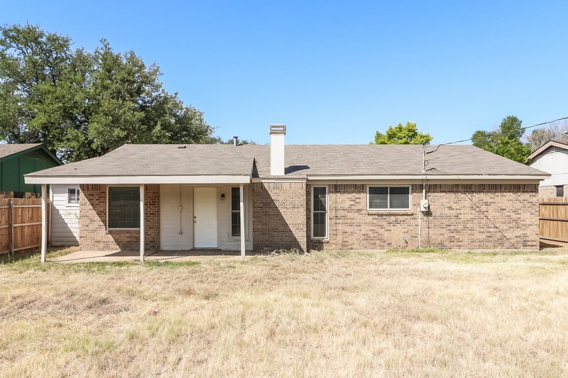 1,915/Mo, 508 Berkshire Ct Burleson, TX 76028 Rear View