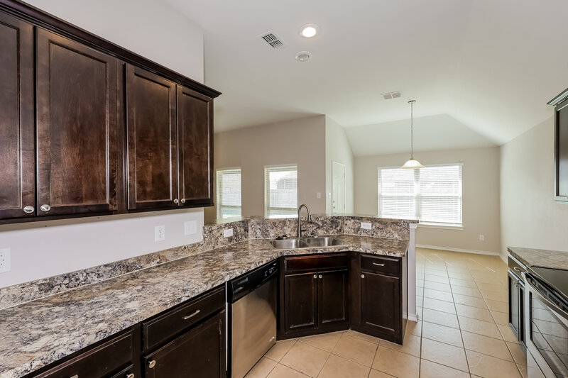 2,445/Mo, 106 Richard Ln Red Oak, TX 75154 Kitchen View 2