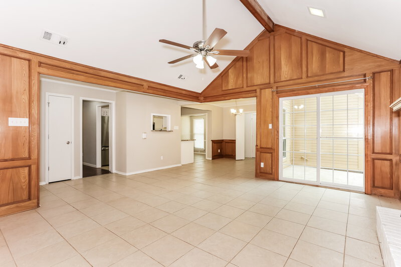 2,055/Mo, 410 W Jefferson St Wylie, TX 75098 Living Room View 3