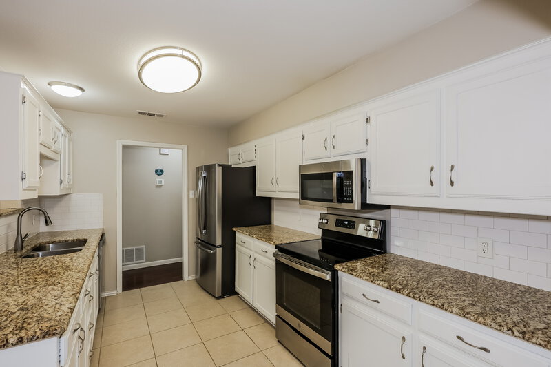 3,020/Mo, 410 W Jefferson St Wylie, TX 75098 Kitchen View