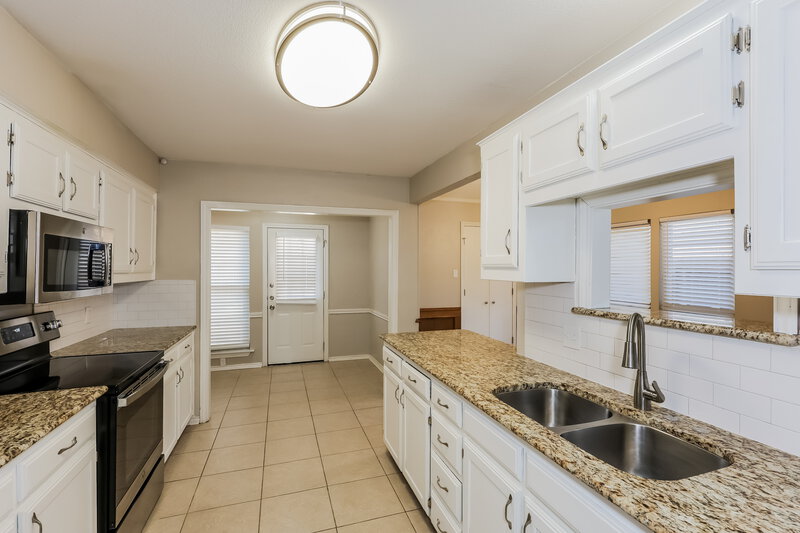 3,020/Mo, 410 W Jefferson St Wylie, TX 75098 Kitchen View 3