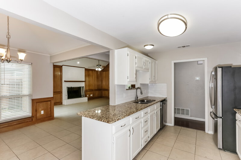 2,055/Mo, 410 W Jefferson St Wylie, TX 75098 Kitchen View 2