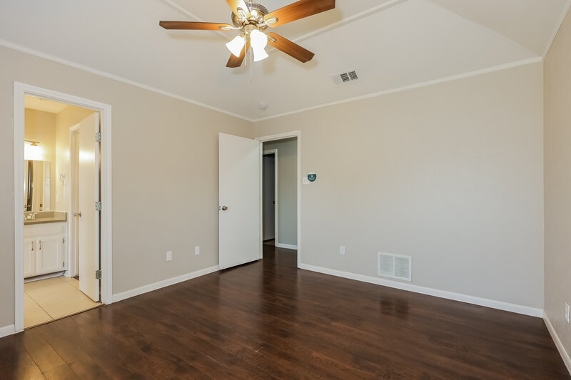 3,020/Mo, 410 W Jefferson St Wylie, TX 75098 Main Bedroom View 2