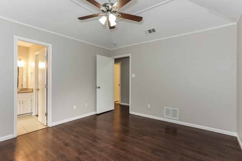 2,055/Mo, 410 W Jefferson St Wylie, TX 75098 Main Bedroom View 2