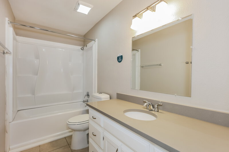 3,020/Mo, 410 W Jefferson St Wylie, TX 75098 Bathroom View