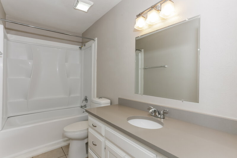 2,055/Mo, 410 W Jefferson St Wylie, TX 75098 Bathroom View