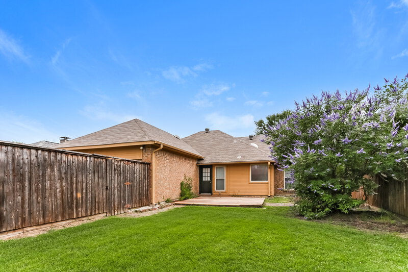 2,055/Mo, 410 W Jefferson St Wylie, TX 75098 Rear View