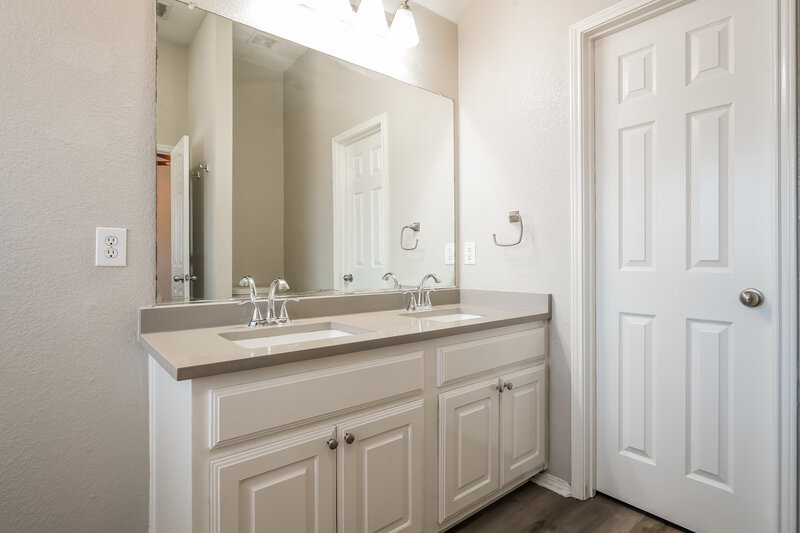 1,980/Mo, 1205 Artesia Dr Haslet, TX 76052 Main Bathroom View