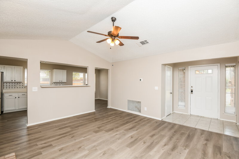 2,300/Mo, 4669 Misty Ridge Dr Fort Worth, TX 76137 Living Room View 2