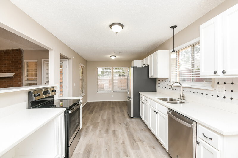 2,300/Mo, 4669 Misty Ridge Dr Fort Worth, TX 76137 Kitchen View 2