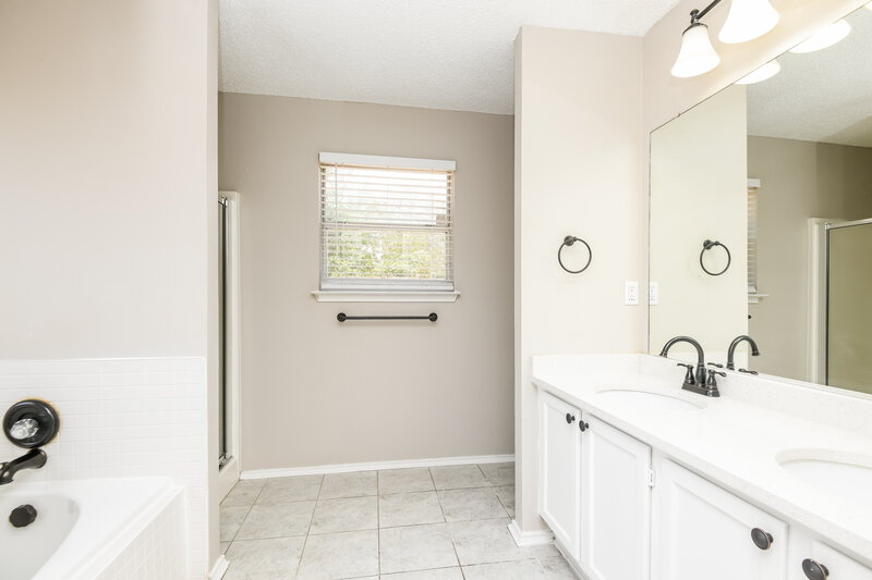 2,300/Mo, 4669 Misty Ridge Dr Fort Worth, TX 76137 Main Bathroom View