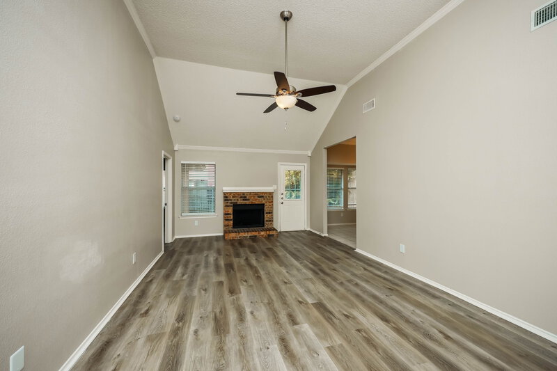1,925/Mo, 416 Deauville Dr Fort Worth, TX 76108 Living Room View