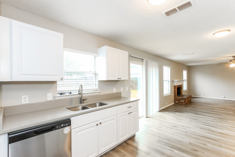 2,565/Mo, 1104 Beechwood Dr Denton, TX 76210 Kitchen View