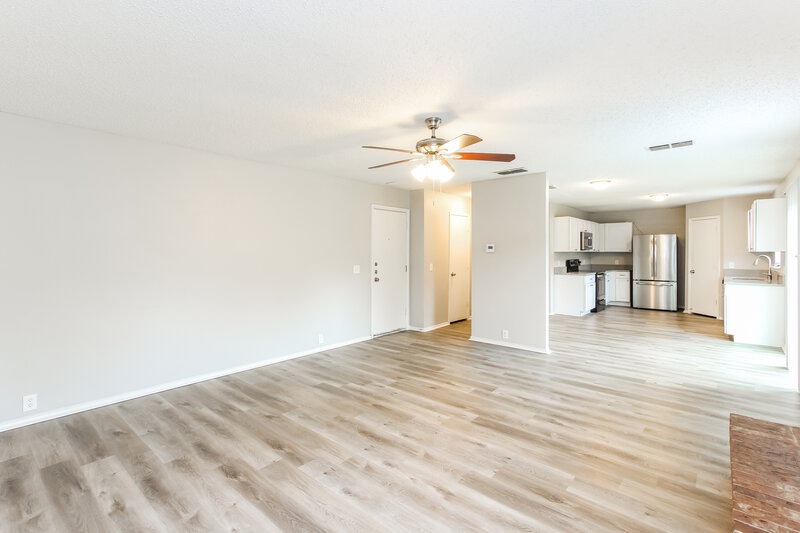 2,565/Mo, 1104 Beechwood Dr Denton, TX 76210 Family Room View 2