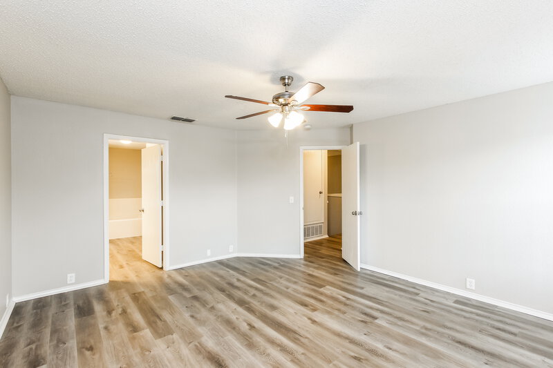 2,565/Mo, 1104 Beechwood Dr Denton, TX 76210 Main Bedroom View 2