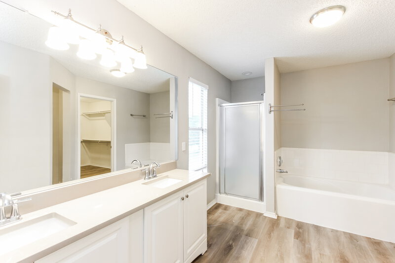 2,565/Mo, 1104 Beechwood Dr Denton, TX 76210 Main Bathroom View