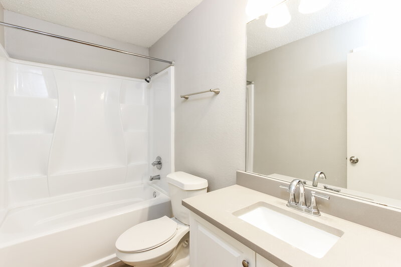 2,565/Mo, 1104 Beechwood Dr Denton, TX 76210 Bathroom View
