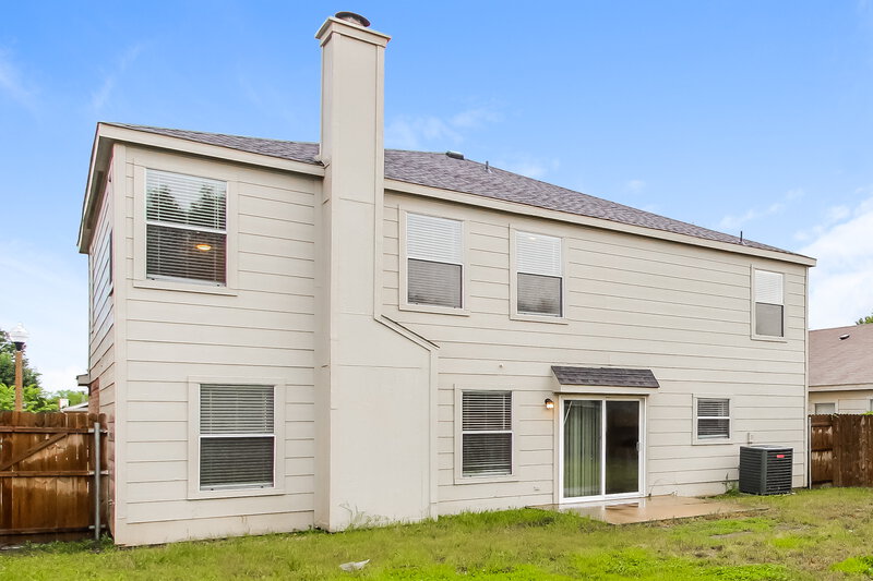 2,565/Mo, 1104 Beechwood Dr Denton, TX 76210 Rear View