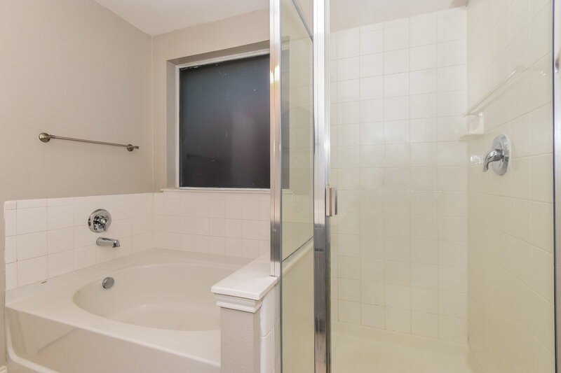 1,965/Mo, 2024 Athabasca Falls Dr Anna, TX 75409 Main Bathroom View