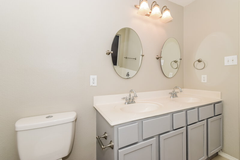 1,965/Mo, 2024 Athabasca Falls Dr Anna, TX 75409 Main Bathroom View 2