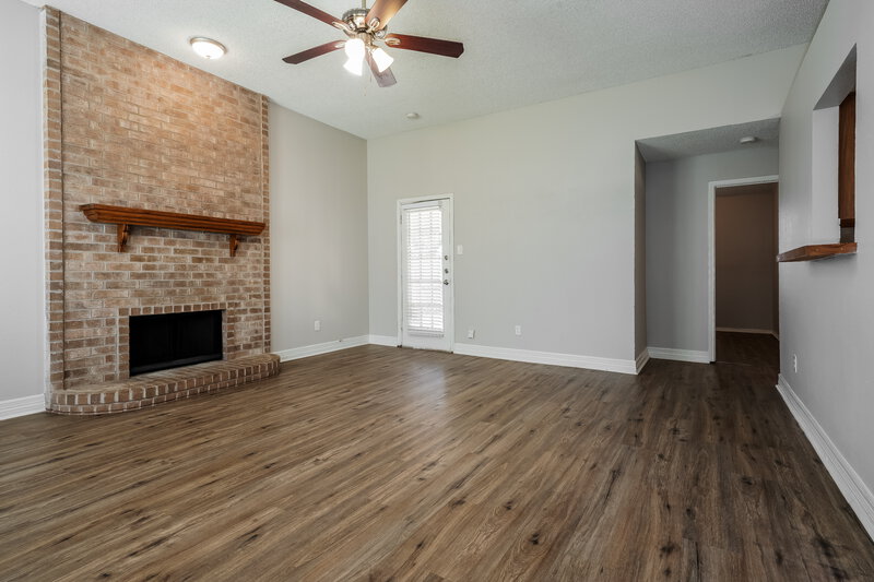 1,925/Mo, 4910 Green Hollow Dr Arlington, TX 76017 Living Room View
