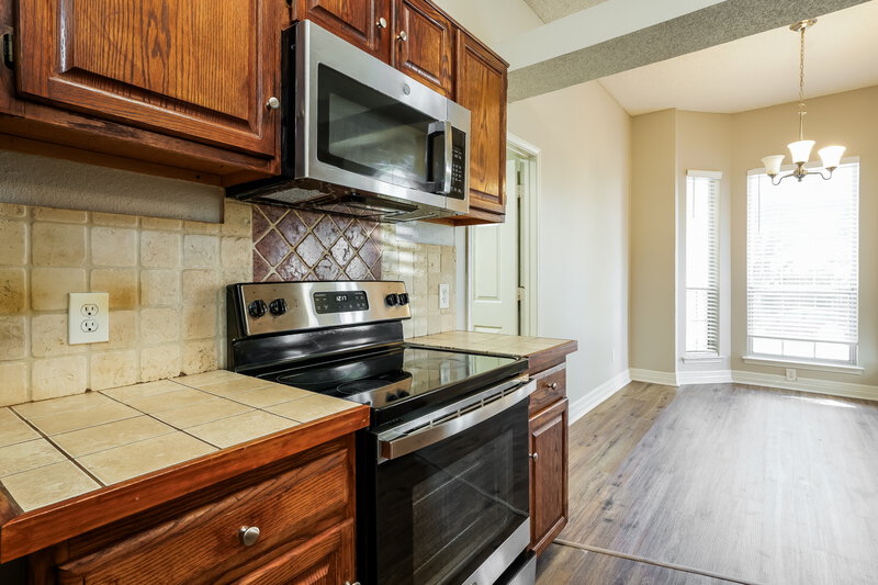 1,925/Mo, 4910 Green Hollow Dr Arlington, TX 76017 Kitchen View 2