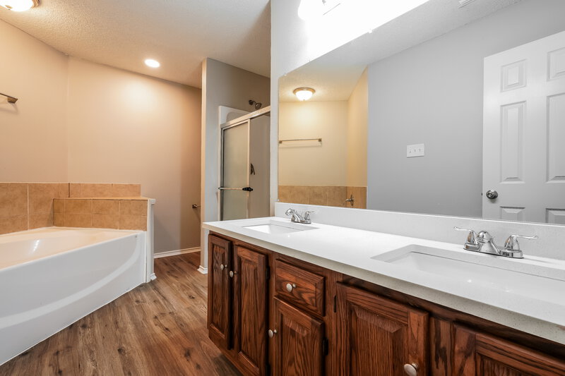 1,925/Mo, 4910 Green Hollow Dr Arlington, TX 76017 Main Bathroom View