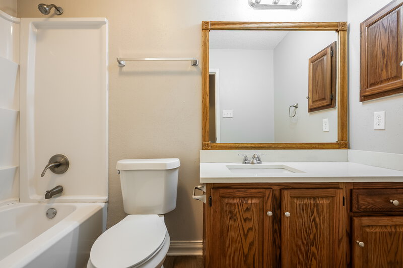 1,925/Mo, 4910 Green Hollow Dr Arlington, TX 76017 Bathroom View
