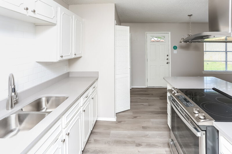 2,075/Mo, 603 S Waxahachie St Mansfield, TX 76063 Kitchen View
