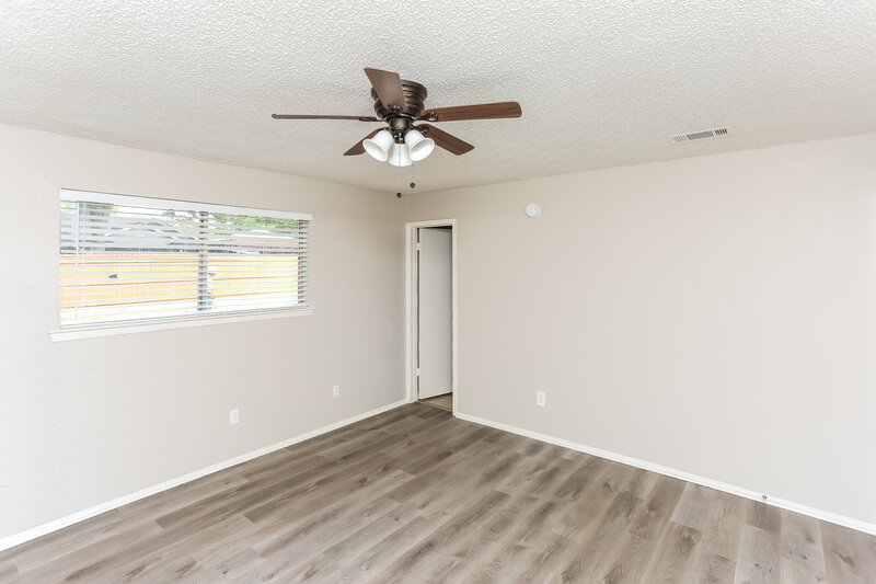 2,075/Mo, 603 S Waxahachie St Mansfield, TX 76063 Main Bedroom View