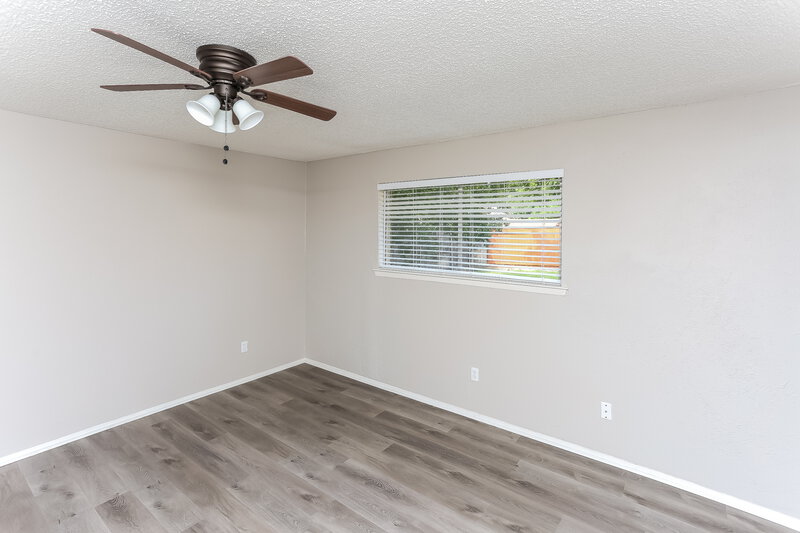 2,075/Mo, 603 S Waxahachie St Mansfield, TX 76063 Main Bedroom View 4