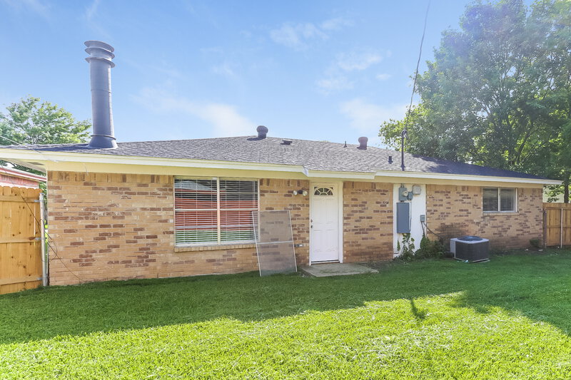 2,075/Mo, 603 S Waxahachie St Mansfield, TX 76063 Rear View