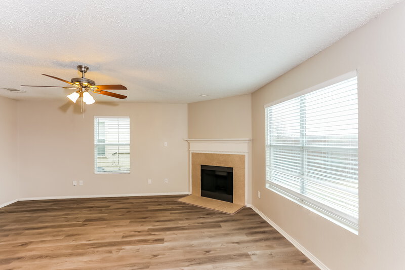 2,580/Mo, 8304 Cutter Hill Ave Fort Worth, TX 76134 Living Room View