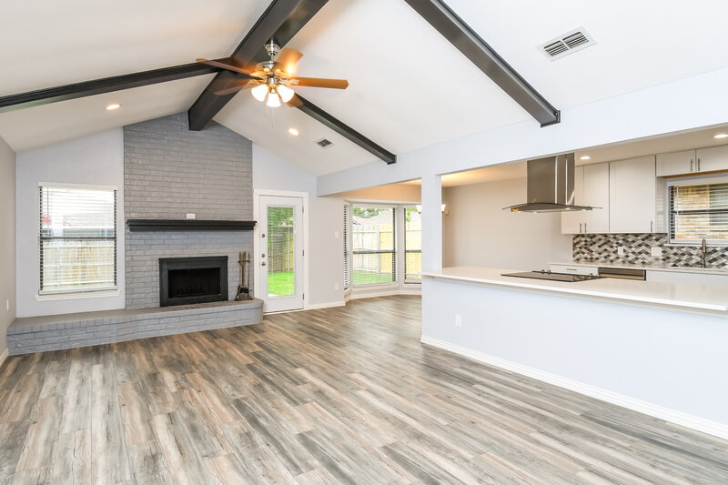 2,395/Mo, 1409 Willow Park Dr Fort Worth, TX 76134 Living Room View