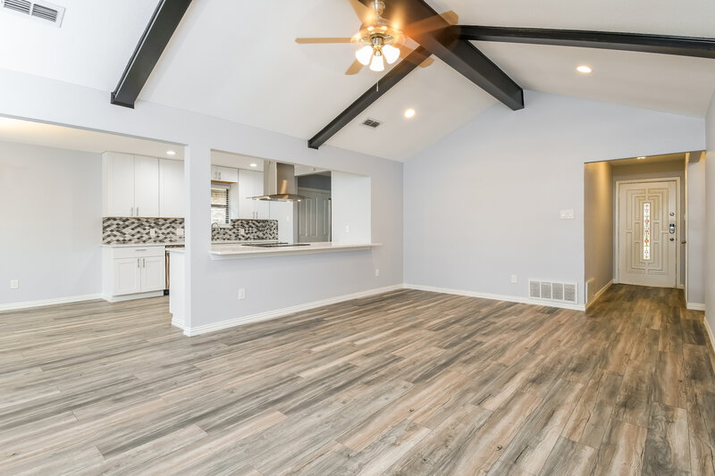2,395/Mo, 1409 Willow Park Dr Fort Worth, TX 76134 Living Room View 2